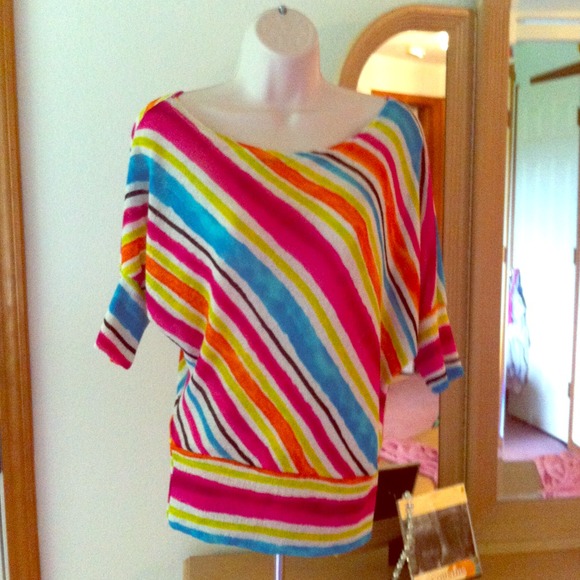 Adorable colorful top!