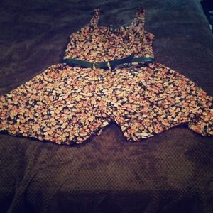 Sold❗❗❗1990's blossom style short romper