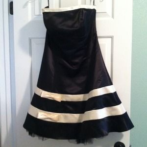 Jessica McClintock Strapless knee length dress