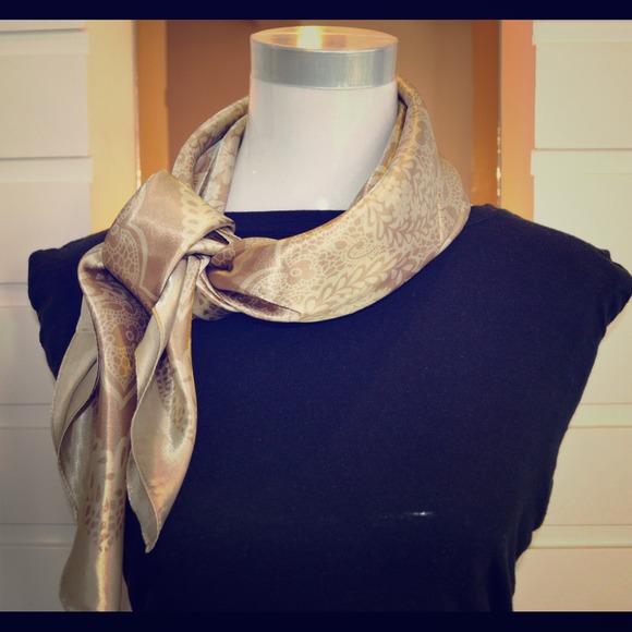 Beautiful silky feeling tan scarf - Picture 1 of 3