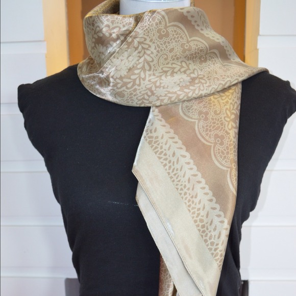 Beautiful silky feeling tan scarf - Picture 2 of 3