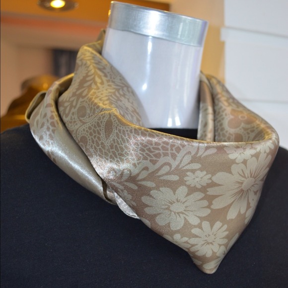 Beautiful silky feeling tan scarf - Picture 3 of 3