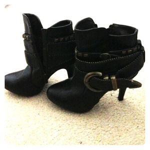 Cute Anne Michelle brown boots