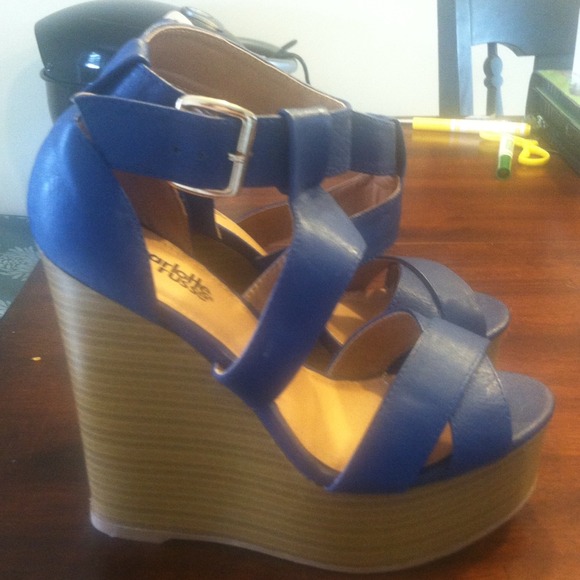 🌟🌟🌟🌟REDUCED🌟🌟🌟🌟Charlotte Russe wedges