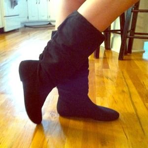 Black suede slouchy boots