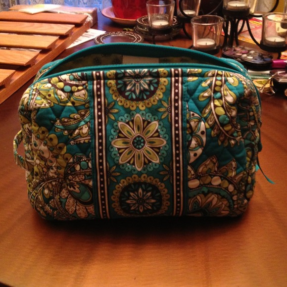 Vera Bradley make up bag - Picture 1 of 2