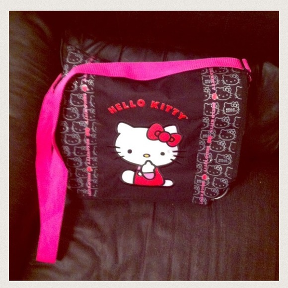 Bundle trade with @nitsujevoli9509 - Picture 2 of 3