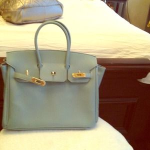 Adorable pale blue arm bag
