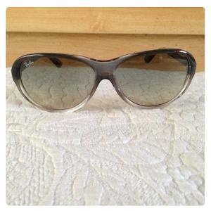 ⚠️SOLD✋ Authentic Ray-Ban Sun Glasses