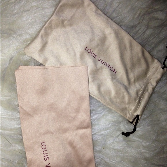 Protector/dust bag for glasses n cleaner