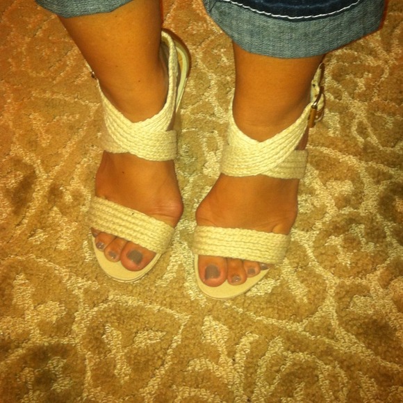 Brand new tan wedge
