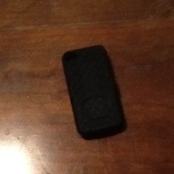 assorted iPhone chargers plus cleaning rag - Picture 1 of 4