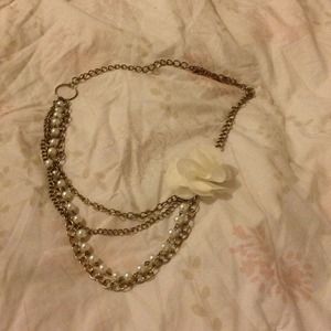 Gold and pearl necklace