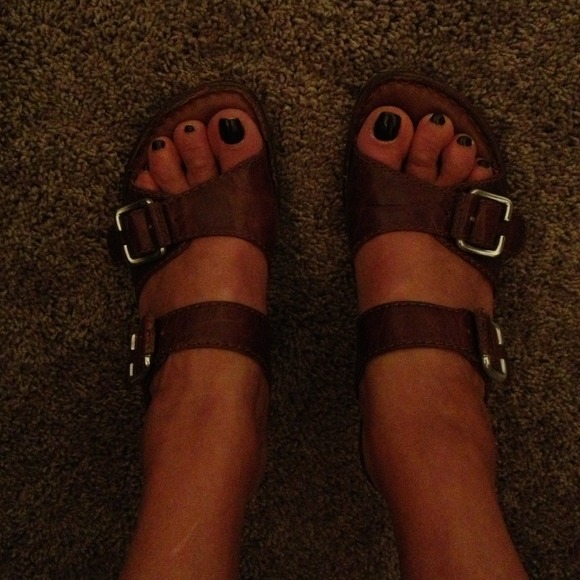 Reserved for jodyleehall Born Sandals