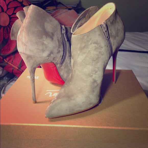 🌟 For Show 🌟 Christian Louboutin Suede Booties