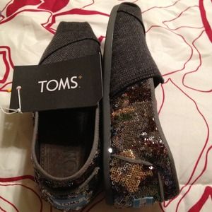 Toms Shoes reserved
