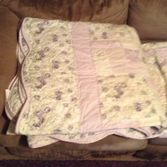 Queen Hand Quilted Comforter and Shams
