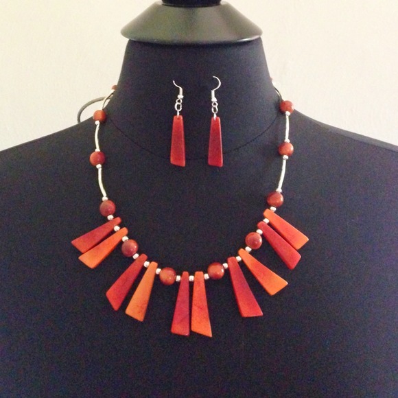 Necklace & earrings set