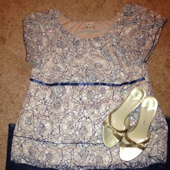 //SOLD//LACEY CREAM & BLUE PATTERN.