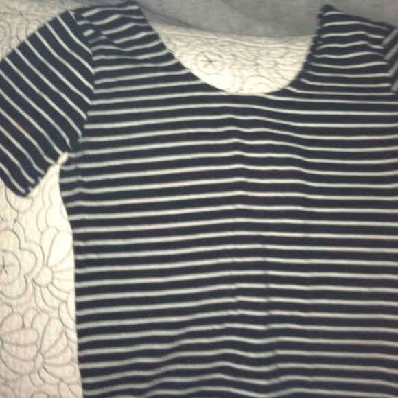 Cropped black and white tee.