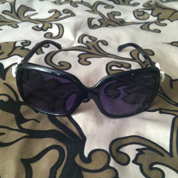 Chanel bow sunglasses