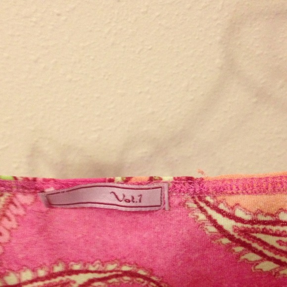 "Vol 1", Pink paisley print summer top. Size S/M - Picture 3 of 4