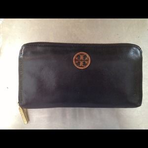 Tory Burch. Black wallet with gold detailing.