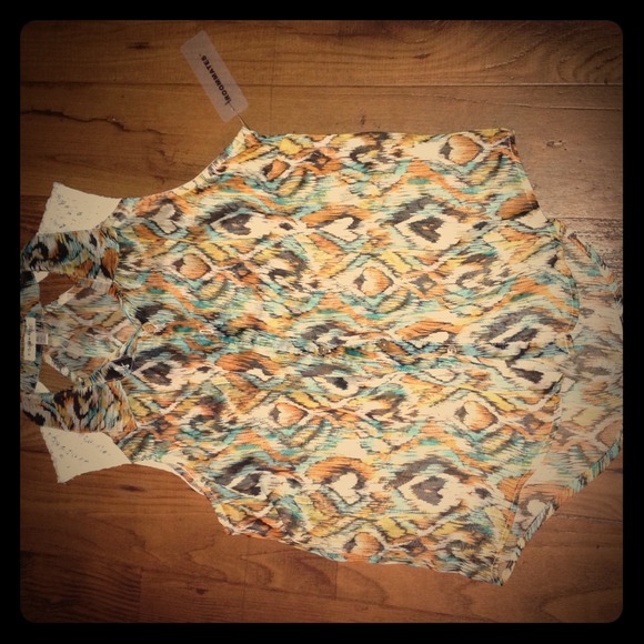 Cute sleeveless button down top