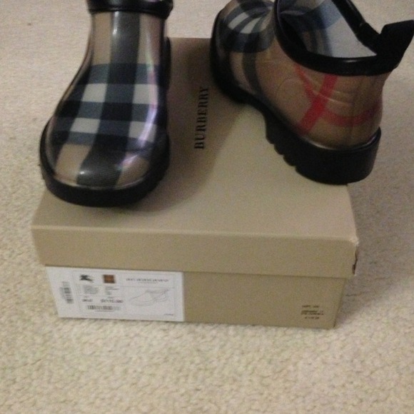Burberry rain shoe/boots