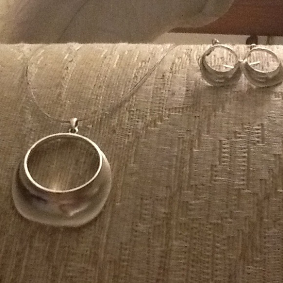 Very pretty fashion necklace and earrings Reduced!