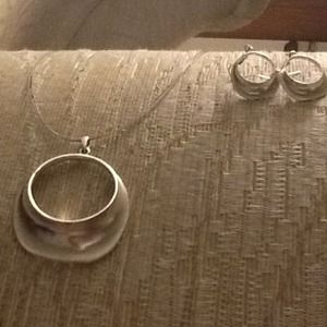 Very pretty fashion necklace and earrings Reduced!
