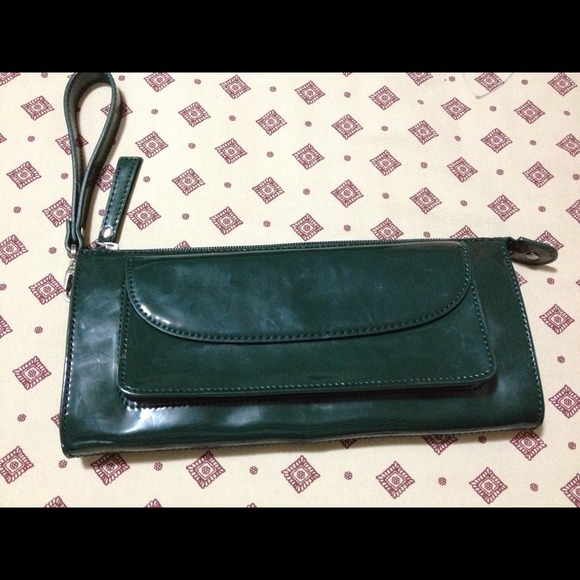 Green clutch