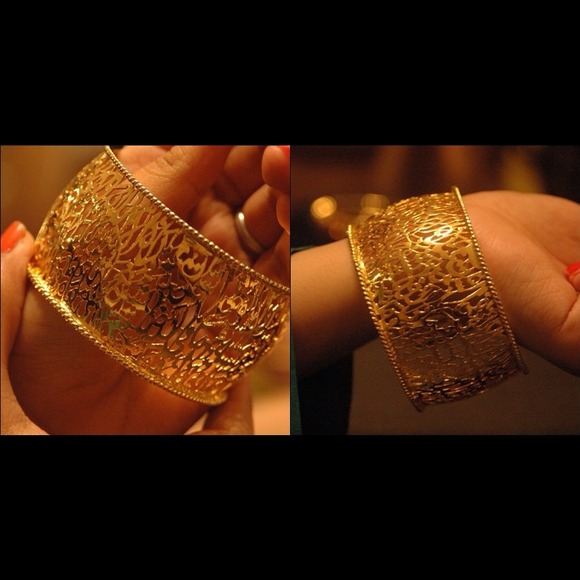 Gold bangle - Picture 1 of 1