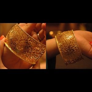 Gold bangle