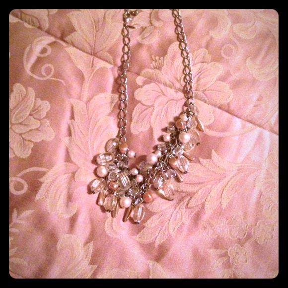 Gorgeous necklace w pink, clear, and white beads