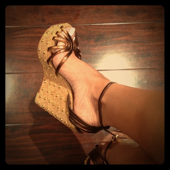 Just sharing my new wedges by Gucci!!;)))