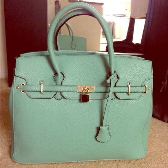 JustFab Handbags - MINT Sold Out JustFab ICON Purse