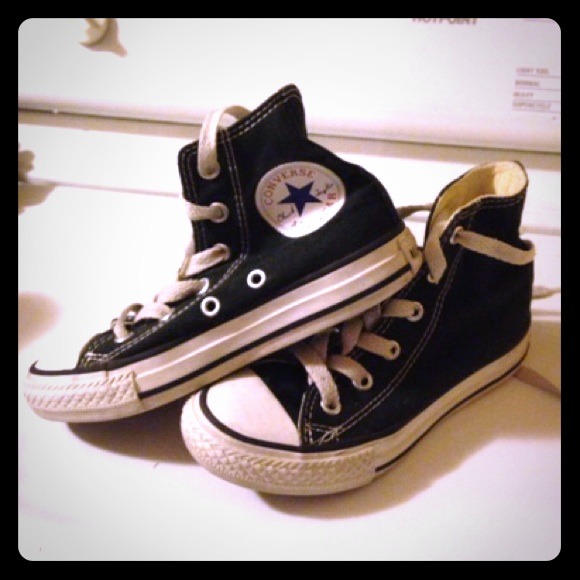 📍SOLD📍Black high top Converse 👍