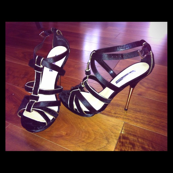 Shoes - Halston dress sandles