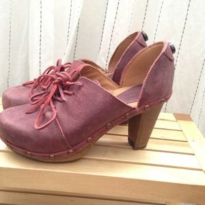 Sanita clog- on hold