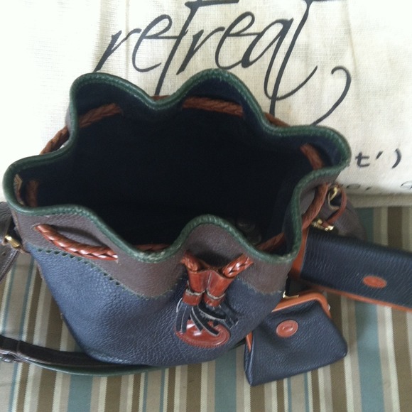 Beautiful Tri-Color, blue, green and brown. - Picture 2 of 3