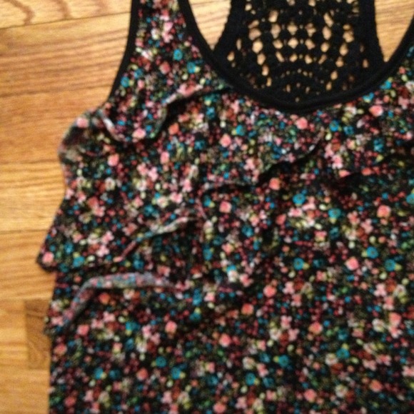 Floral tank - Picture 2 of 4