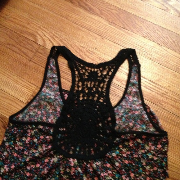 Floral tank - Picture 3 of 4