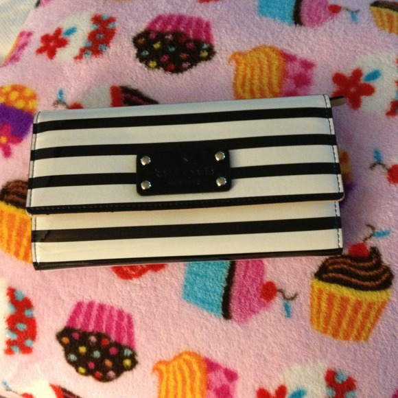 🎉Sold Authentic Kate Spade new sander wallet