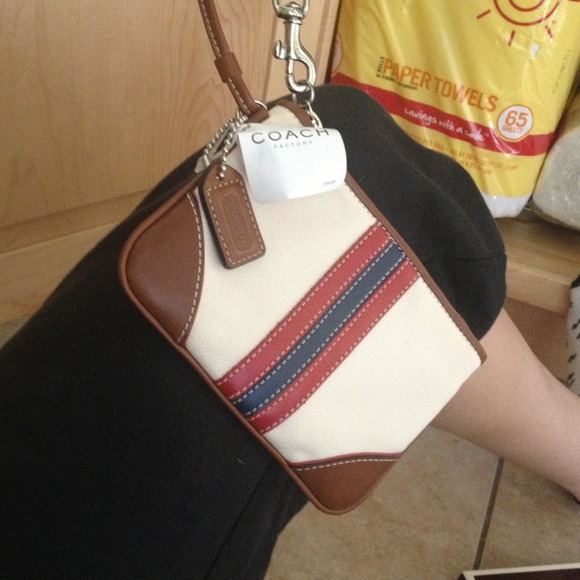 BRAND NEW COACH WRISTLET!!! - Picture 2 of 3
