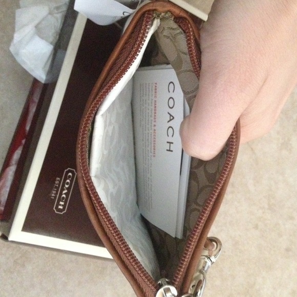 BRAND NEW COACH WRISTLET!!! - Picture 3 of 3