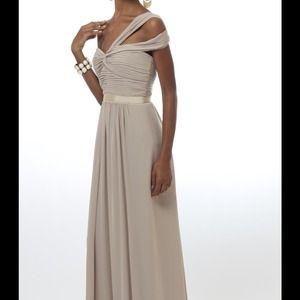 ✂Limited time price cut✂BCBG one shoulder gown