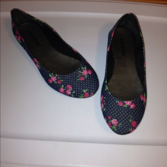 Shoes - Picture 2 of 2