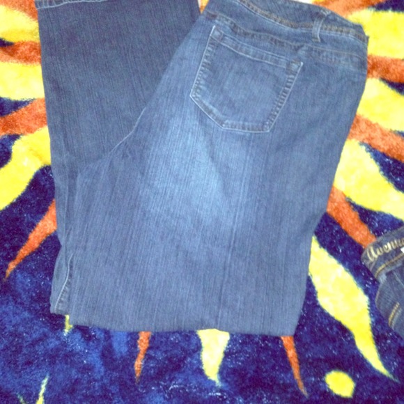 🔴SOLD IN BUNDLE🔴Plus size jeans in 26 TALL