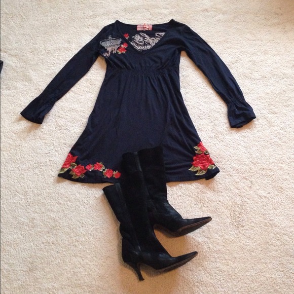 JWL Dresses & Skirts - SCRoll- you'll want 2C this flirty dress up close